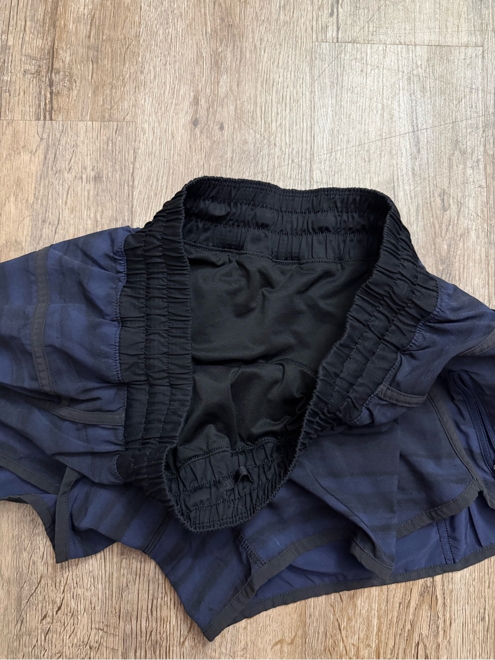 Lululemon • Tracker Shorts size 12 - Picture 7 of 13